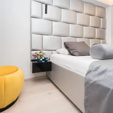 10 Heritage Apartment